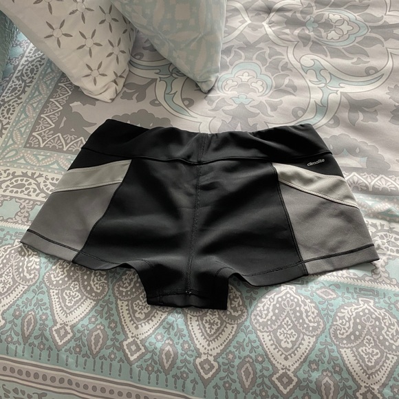 🌷Medium Adidas Shorts - Picture 2 of 2